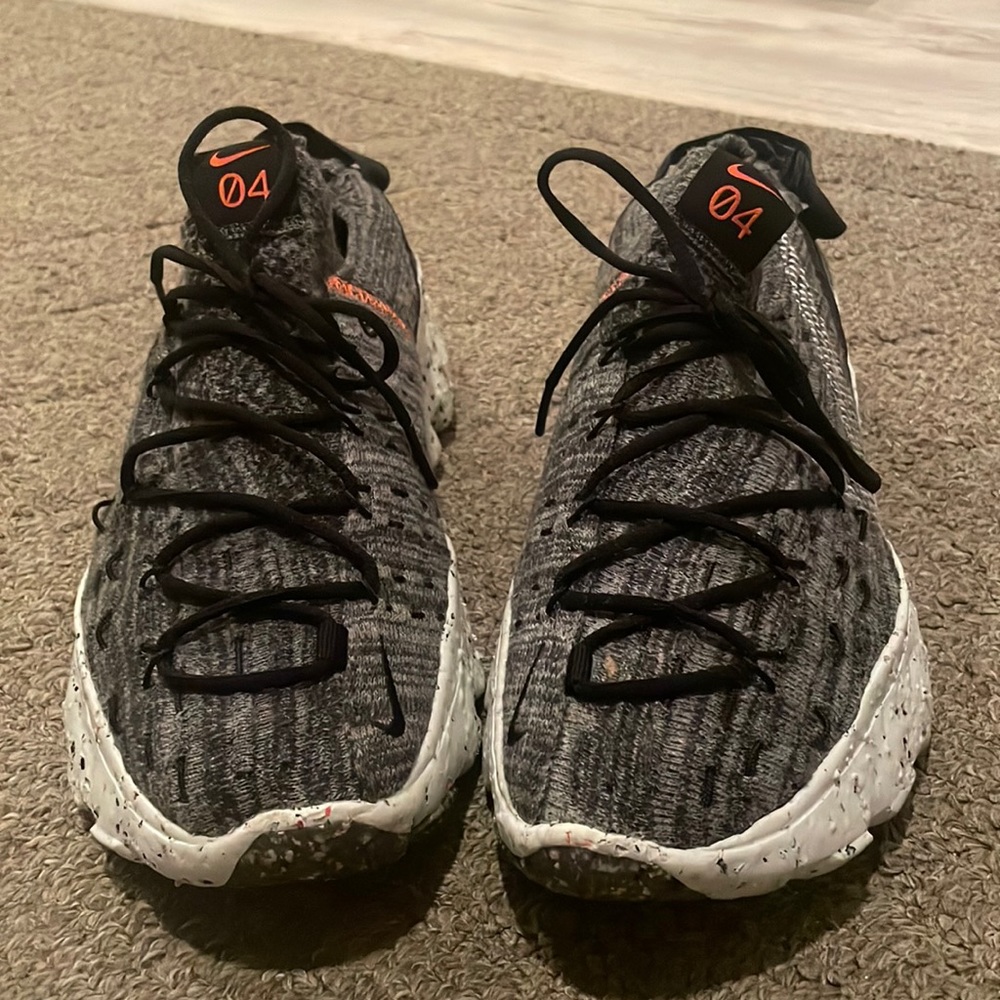 NIKE SPACE HIPPIE 04